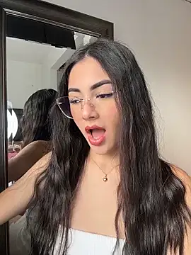 IslaCole online show from February 16, 9:25 pm