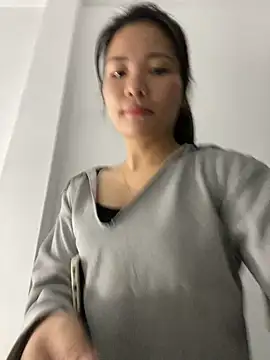 Bee Yellow00 online show from November 22, 8:44 pm