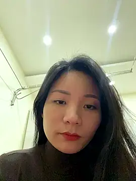 Bee Yellow00 online show from January 13, 4:29 am