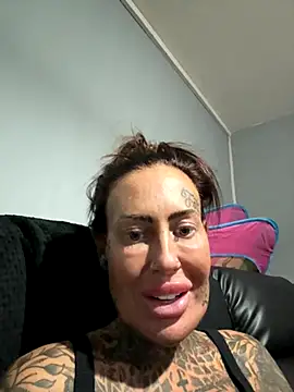 Tattooed Boobies MILF online show from October 23, 9:10 pm