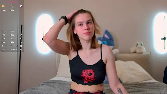 LoraPuffs online show from March 6, 8:15 pm