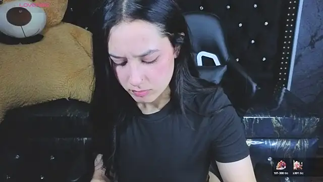 Aleja05 b online show from November 25, 10:10 pm