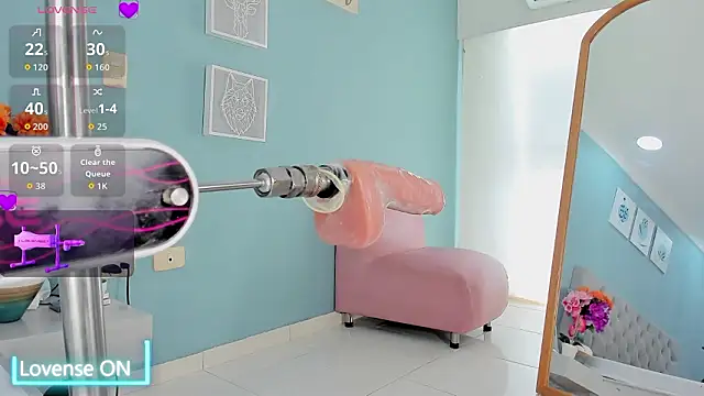 Luna Raay online show from March 10, 6:45 pm