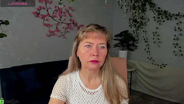 Carla Vogue online show from November 16, 3:08 am