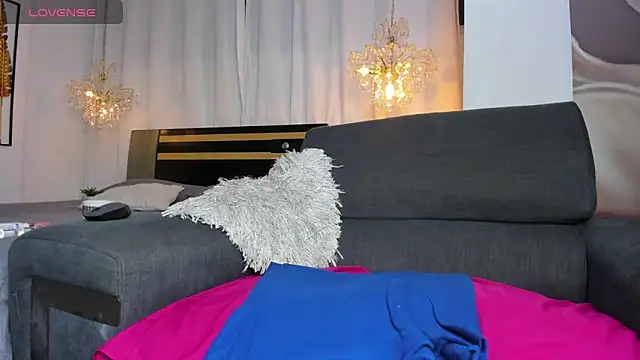 laliItaclark online show from December 15, 11:59 am