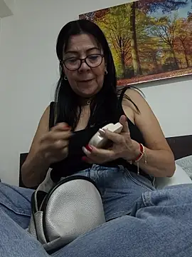 laliItaclark online show from February 9, 2:41 pm