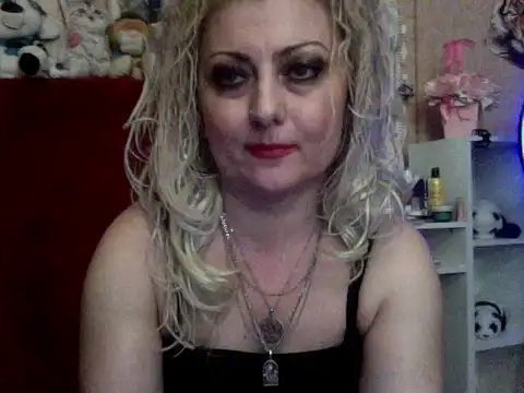 xHot Amazonq online show from November 6, 4:46 pm