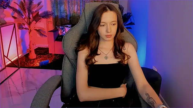 EmilyWade online show from December 4, 8:49 am