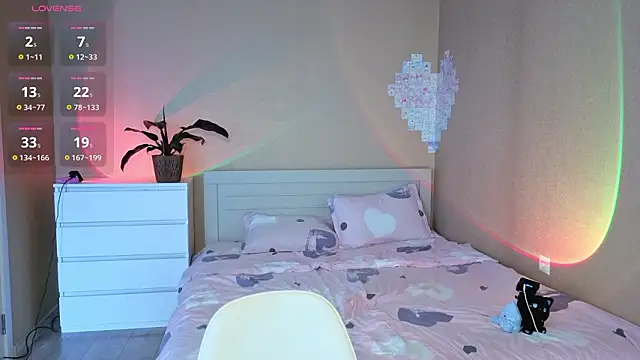 pawsclawss online show from March 21, 8:19 am