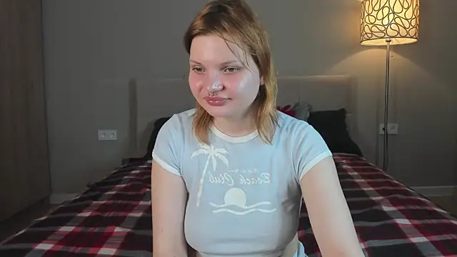 babyyullii online show from April 13, 1:29 am