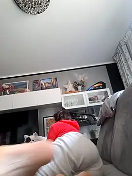 Piediniecollant online show from February 7, 11:25 am