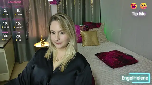 EngelHelene online show from October 31, 7:07 pm