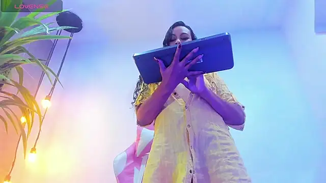 Marilyn Blakee online show from December 17, 8:24 pm