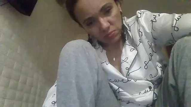 loveryvicky online show from February 26, 6:45 am