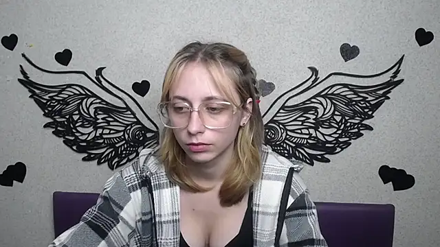 TracyLll online show from November 18, 2:51 pm