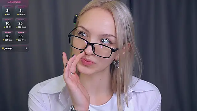 VetaManhardt online show from April 7, 11:29 pm