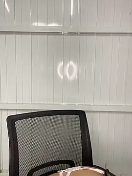 lissalves online show from December 2, 1:18 am