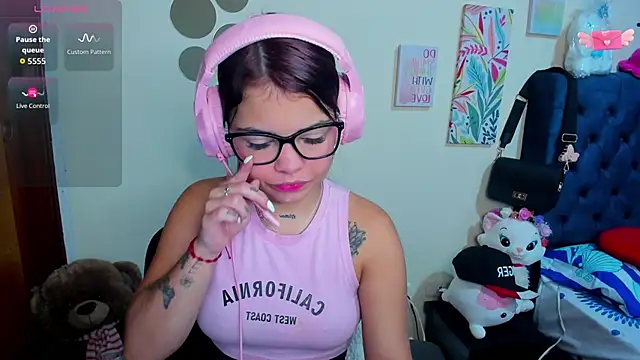 Emma boo online show from November 17, 3:02 pm