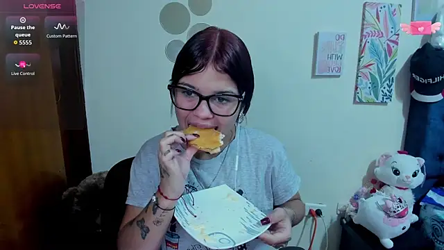 Emma boo online show from November 2, 3:48 pm