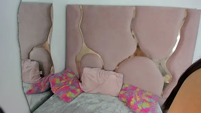 Lunadreamsht online show from January 8, 5:50 pm