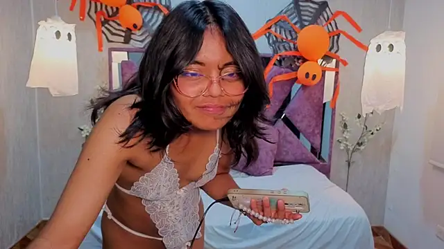 DesireIvy online show from October 31, 6:45 pm