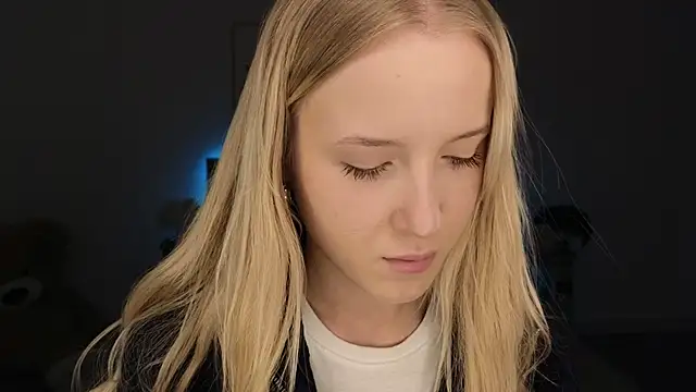 adele armass online show from April 19, 8:44 pm