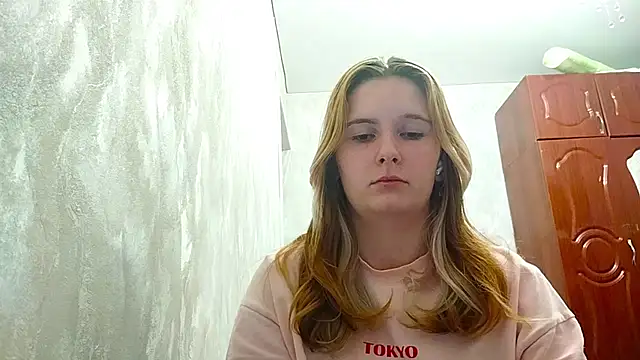 PearlHennington online show from October 30, 4:30 pm