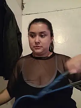 CurvyNoir online show from April 28, 4:44 pm