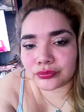 Modelocurvi online show from October 31, 2:21 pm