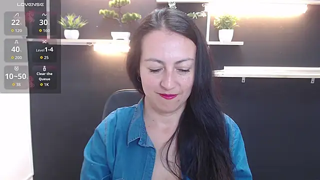 Lauryn Jones online show from April 11, 7:50 pm