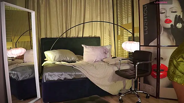 Nikki  Amour online show from November 10, 2:01 pm