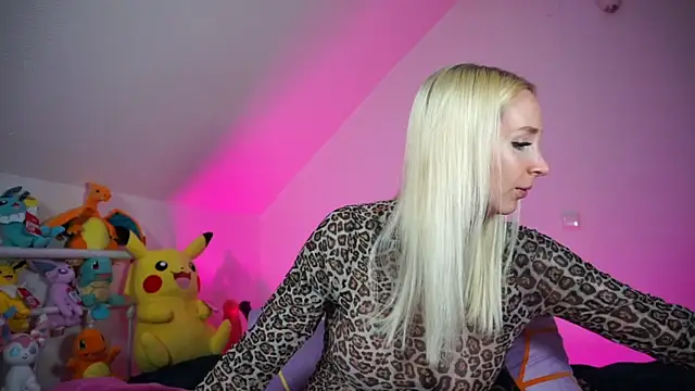 StellaCinderella online show from October 19, 1:24 pm