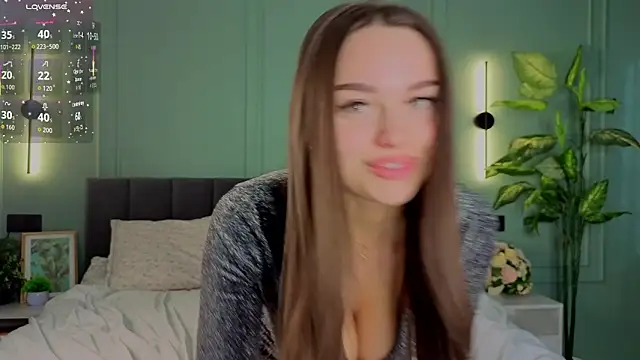 Violet Johnsonn online show from March 10, 6:28 am