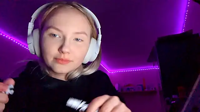 KarinRobertson online show from November 26, 4:08 pm