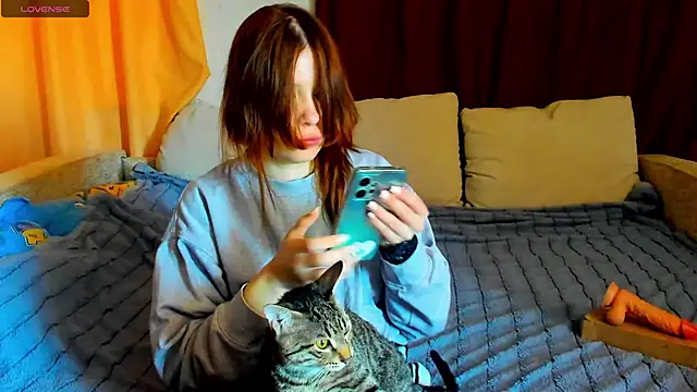 Eva purrr  online show from March 9, 9:56 am