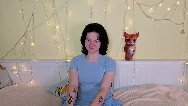 LatinaHuguenin online show from November 23, 7:11 am