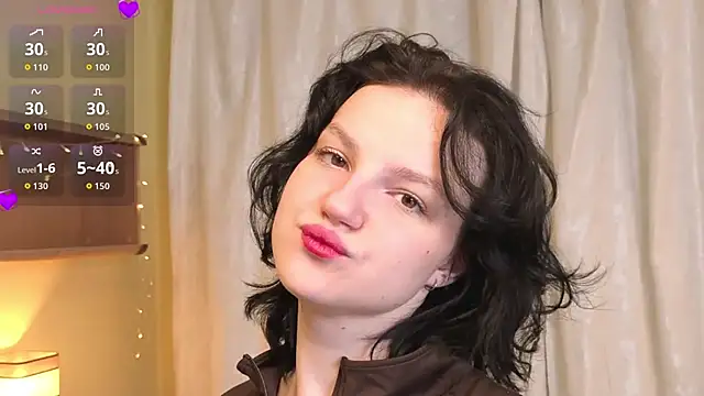 LatinaHuguenin online show from December 22, 7:11 am