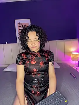  sarahRose online show from December 5, 4:45 am