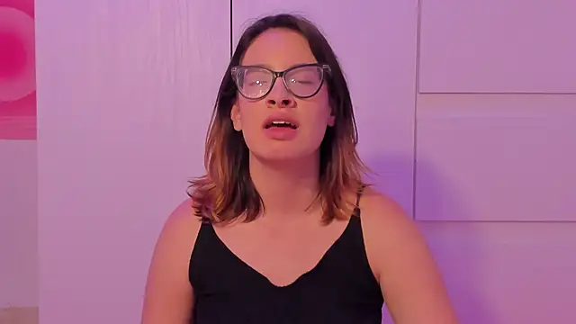 maddie walton online show from November 19, 4:45 am