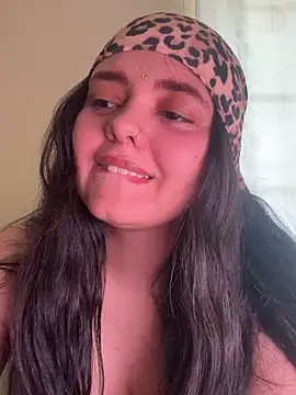 candicewest  online show from April 3, 6:17 pm