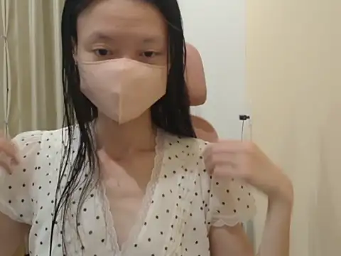 Lil-Cherries online show from February 15, 2:49 pm