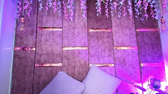 AuroraLanee  online show from December 3, 8:22 pm