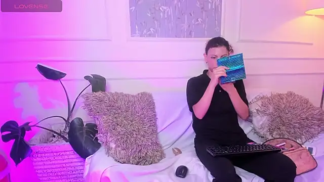 AliceMadnes online show from April 16, 3:01 pm