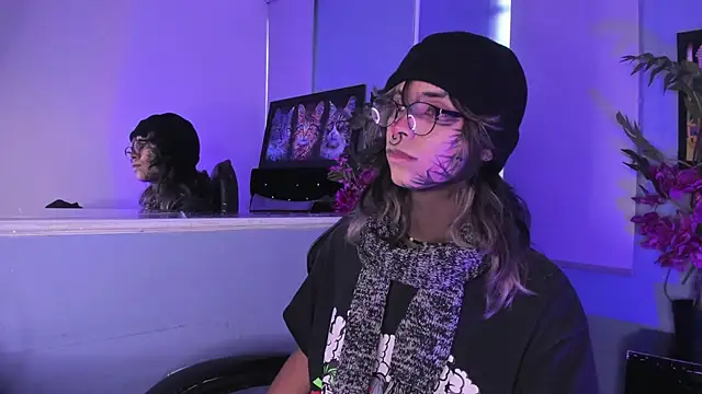 luxiel  online show from December 3, 9:39 pm