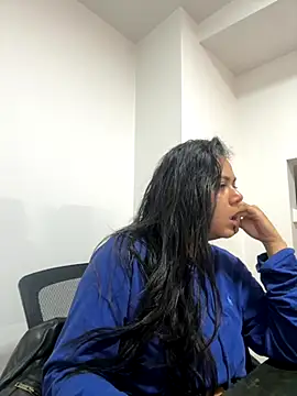 LorieFerrer online show from October 16, 2:30 pm