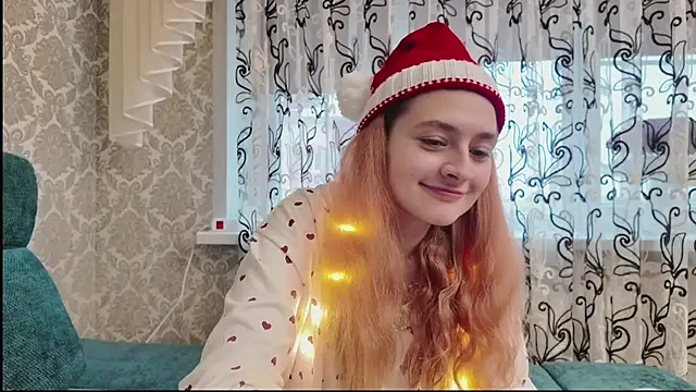 SweetLiaison online show from December 3, 6:05 am