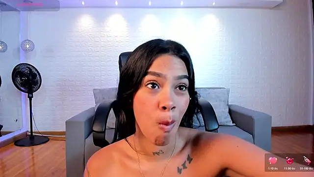 Saara Corraless online show from December 5, 8:21 pm