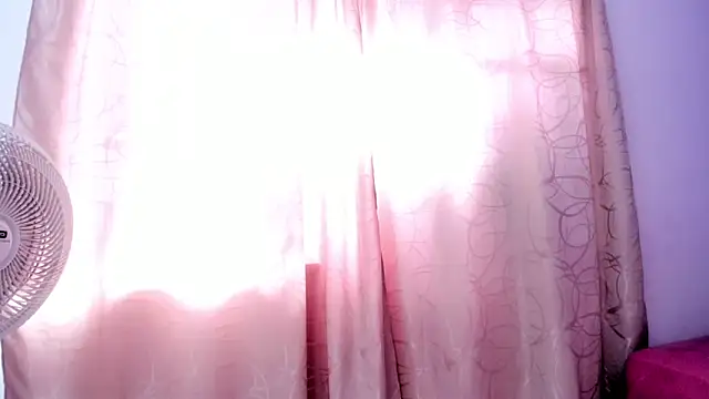 lolasweett  online show from November 22, 1:47 pm