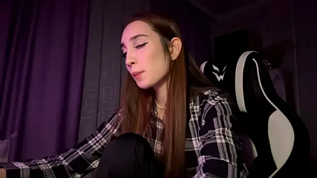 HollyPaw online show from November 28, 8:56 pm