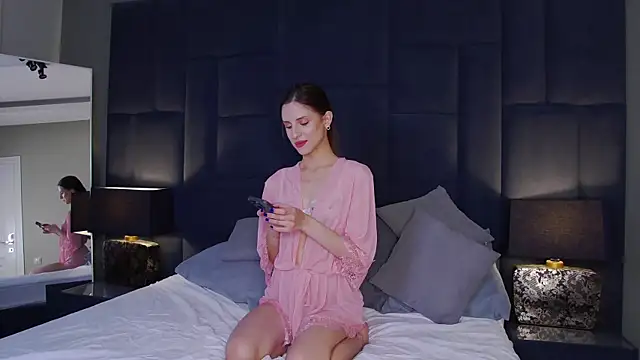 yourselenaa online show from November 10, 3:07 pm